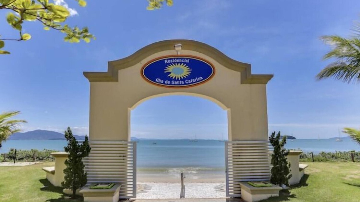 Jurere Apartment | On the sea, condominium right on the sand.