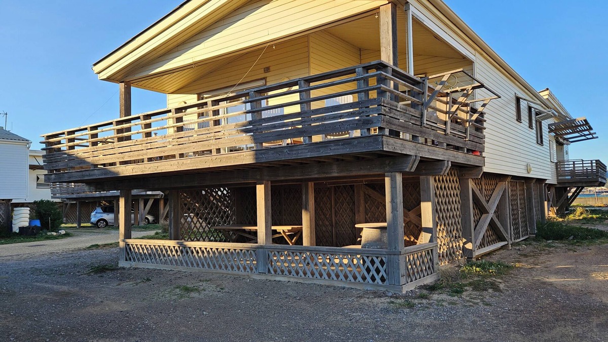 Gruissan Ski Chalet | ON THE SEAFRONT AUTHENTIC, FULLY AIR-CONDITIONED CHALET