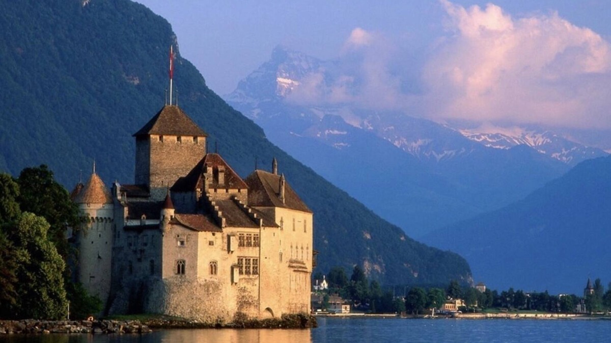 Thonon-les-Bains House | On the shores of Port Ripaille, the charm of Lake Geneva