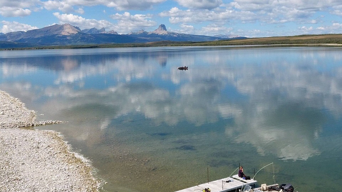 Babb Cabin | On the shores of Ducklake only minutes from Glacier Park, and Waterton Park park