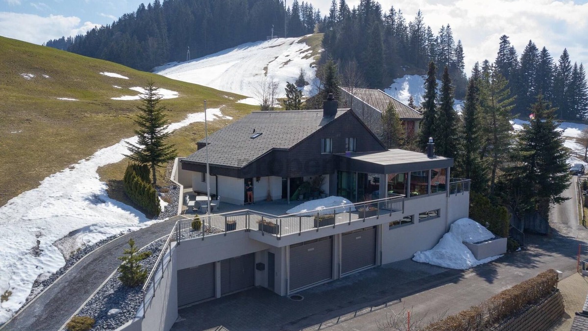 Sattel House | On the ski slope. Vacation home Mostel Lux up to 13 adults 2 babies