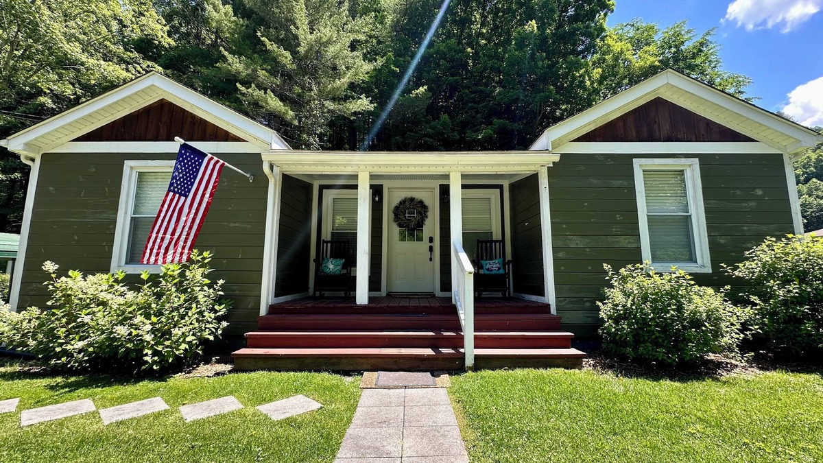Damascus House | On The Trail