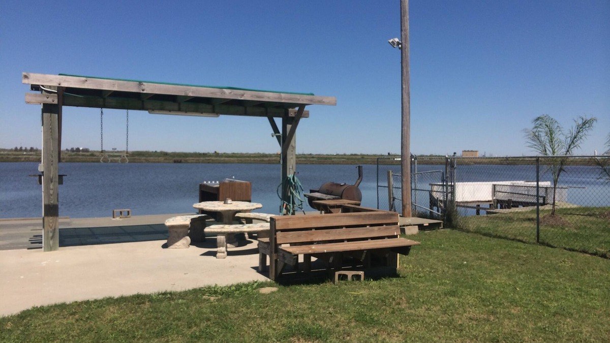 Hitchcock House | On The water, .Away from Noise, WI-FI, Wheelchair ramp. Minutes from Galveston.