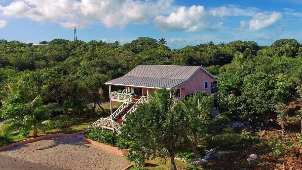 Marsh Harbour Apartment | On the Water-Gated Community-Private Boat Slip/L-In Town,2 Blocks From Resturant