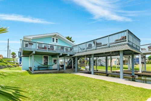 Jamaica Beach House | On the Water & Heart of Jamaica Beach