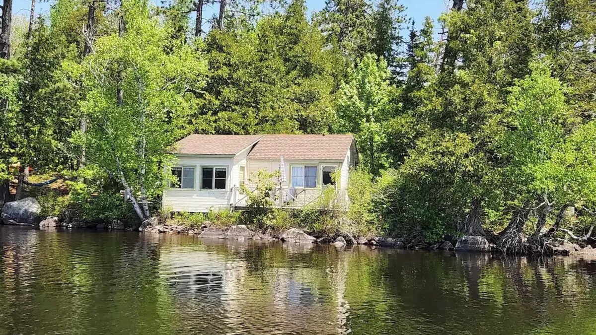 Burk's Falls Cottage | On the waters edge of Lake Cecebe Tranquility above Muskoka at Rockwynn Cottages