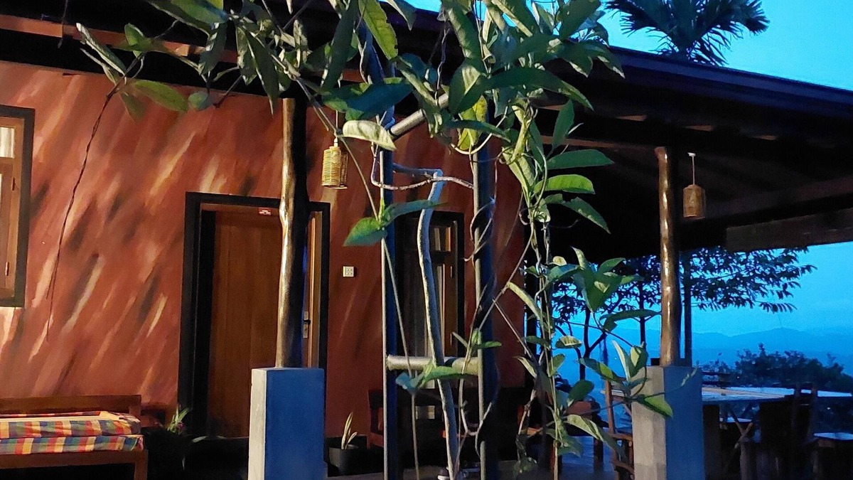 Kahangama Villa | On the way to Ella, Udawalawa, Mirissa. Hike Adams Peak. 3 AC rooms with a pool