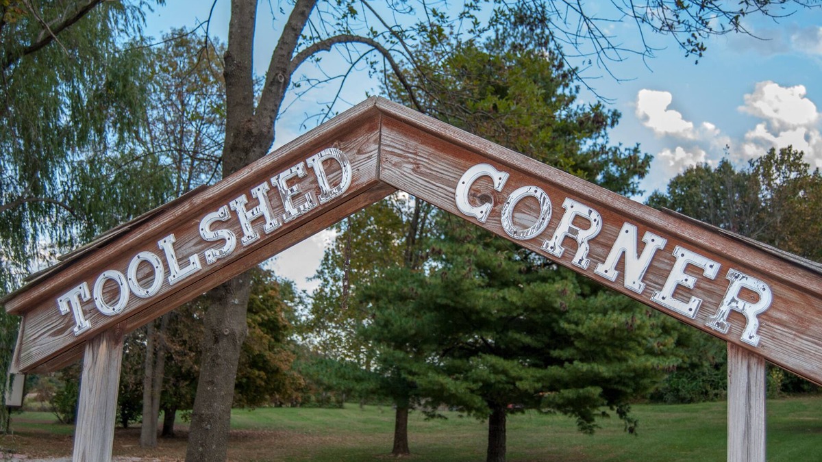Makanda House | On the Wine Trail - Shawnee & Giant City Minutes Away- Jetted Tubs