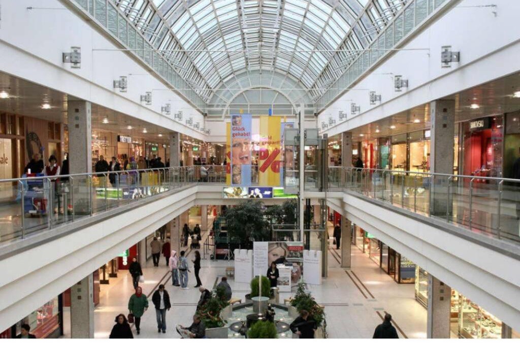 Alt-Moosach Apartment | On top Shopping Mall, 2 metro lines, quiet