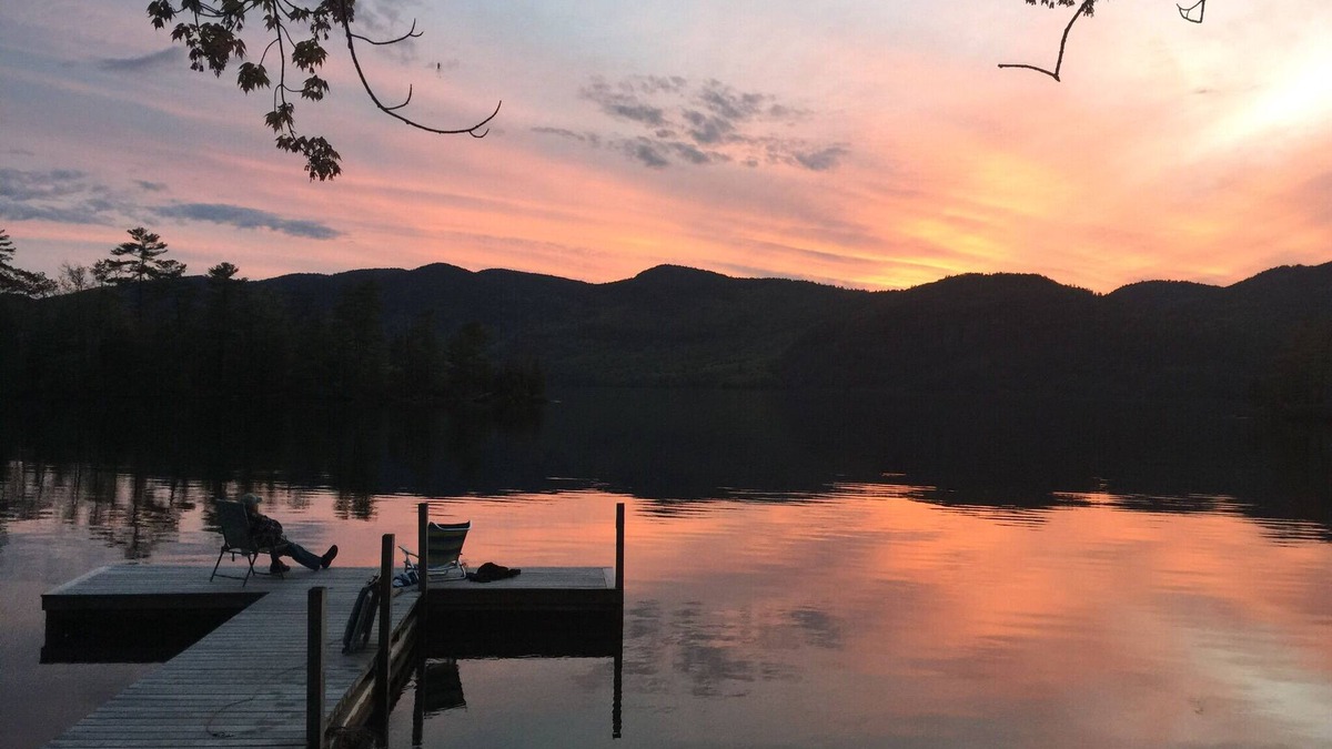 Huletts Landing Cottage | On Water, Gorgeous Views, Private 3 Bed Updated Antique Cottage.