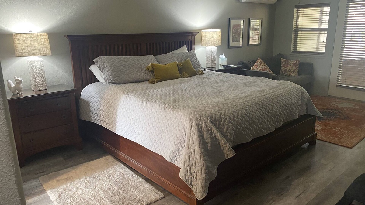 Bend Apartment | On Widgi Creek golf course. Close to mtn, river and MTB trails