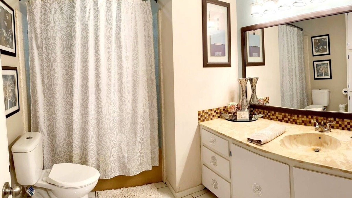 Wake Village House | On your visit to Texarcana Tx. Stay in this beautiful and spacious room.