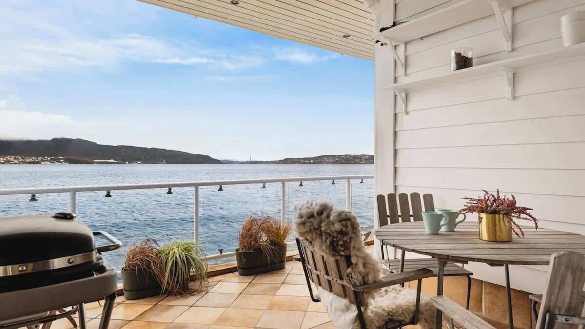 Sandviken Apartment | Once In A Lifetime - Live In The Fjord - Park Free