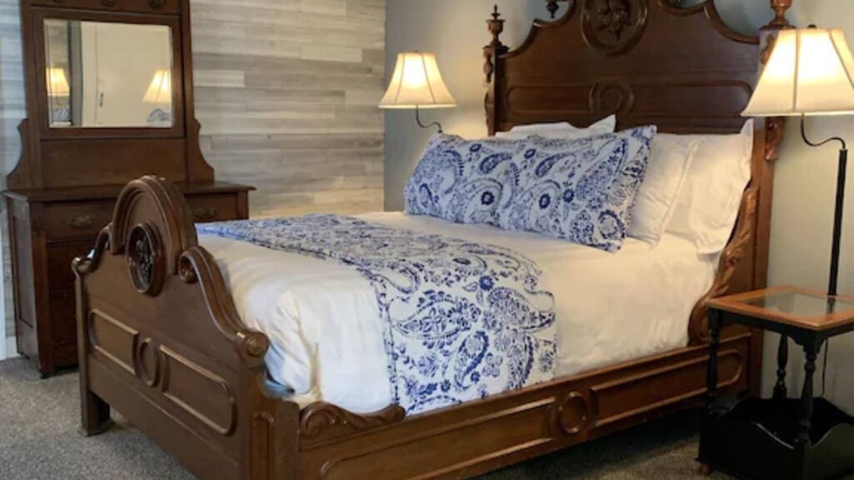 Wallingford Center House | Once the old Schools house now a newly furnished Apartment