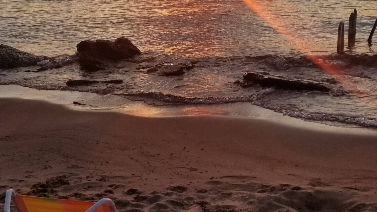 Oscoda Resort | One Bedroom Cabin 50 feet from Lake Huron, sleeps 2