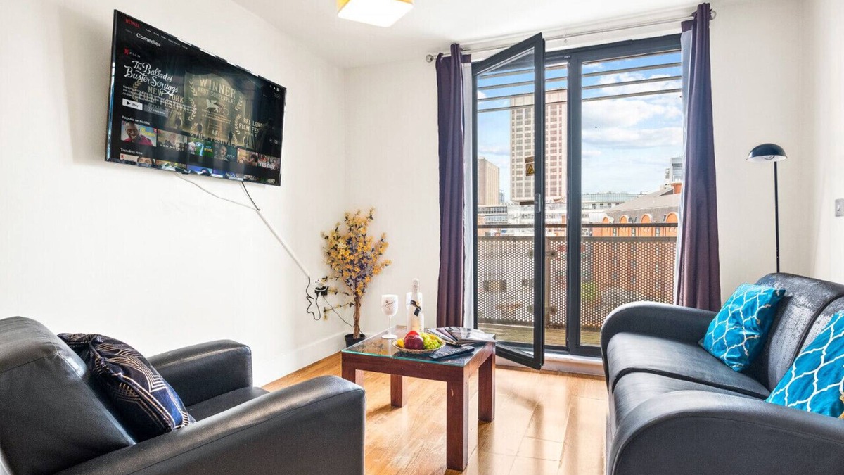 Theatreland Birmingham Apartment | One Bed Apartment - Arcadian - Parking - Balcony