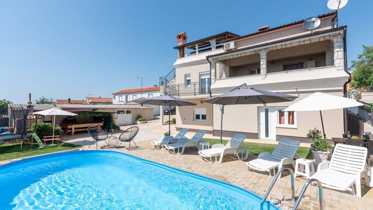 Fuskulin Apartment | One-Bedroom Apartment Dobrec I with Shared Pool