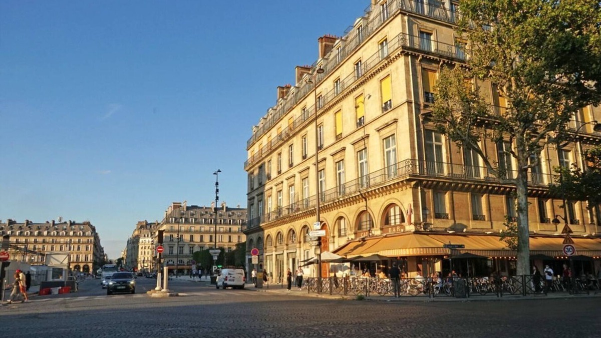 Saint-Germain-l'Auxerrois House | One bedroom apartment in front of Louvre