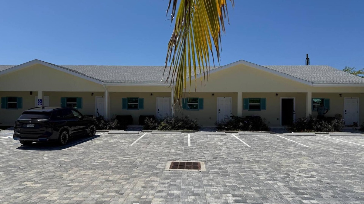 Northwest Point Apartment | One bedroom apartment with WiFi, AC in awesome West Bay