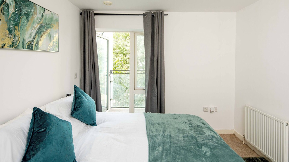 Hackney Wick Apartment | One Bedroom apartment near Central London with Private Balcony