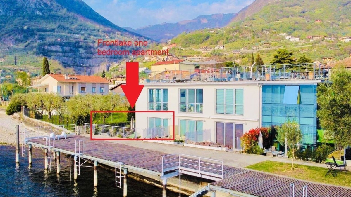 Marone Apartment | One-bedroom apartment with a front-garden garden and panoramic views