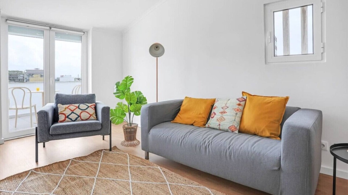 Cacilhas Apartment | One bedroom Apt | Almada | Balcony w/River Views!
