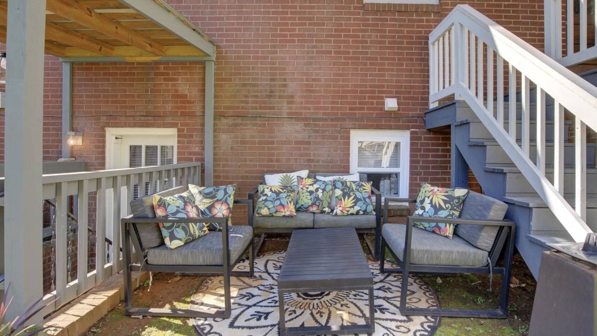 Belmont Apartment | One bedroom apt in Belmont - MONTHLY DISCOUNTS