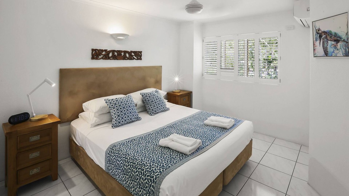 Clifton Beach Apartment | One-Bedroom Beachfront Apartment - Top Floor