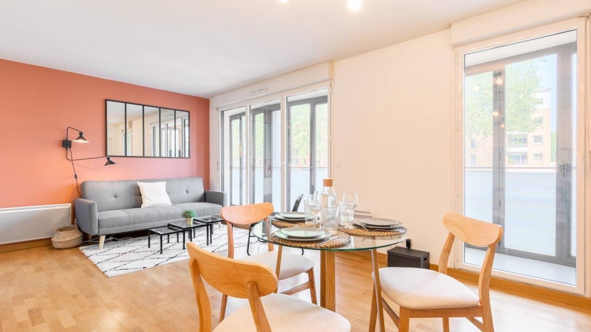 Bois Blancs Apartment | One bedroom bright apartment with loggia & parking