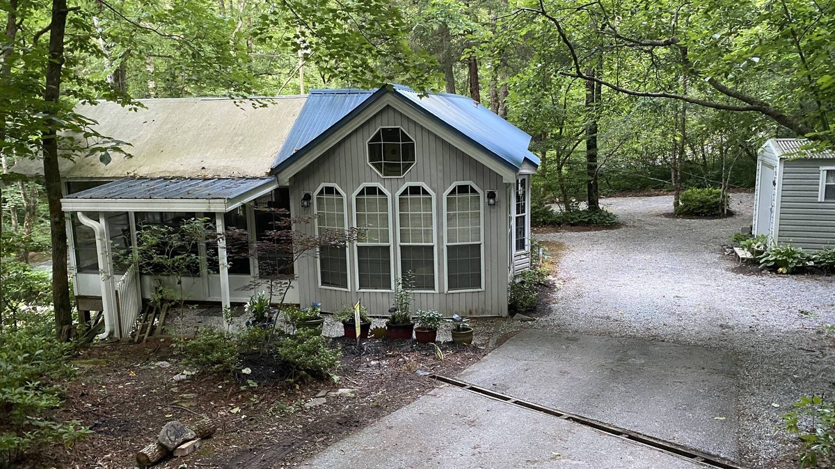 Highlands Cabin | One bedroom cabin in Highlands, NC on a creek close to everything!