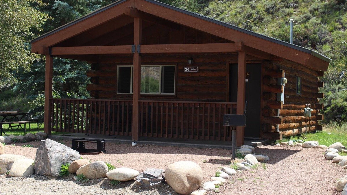 Almont Cabin | One Bedroom Cabin with Ample Parking and Space from Neighboring Cabins