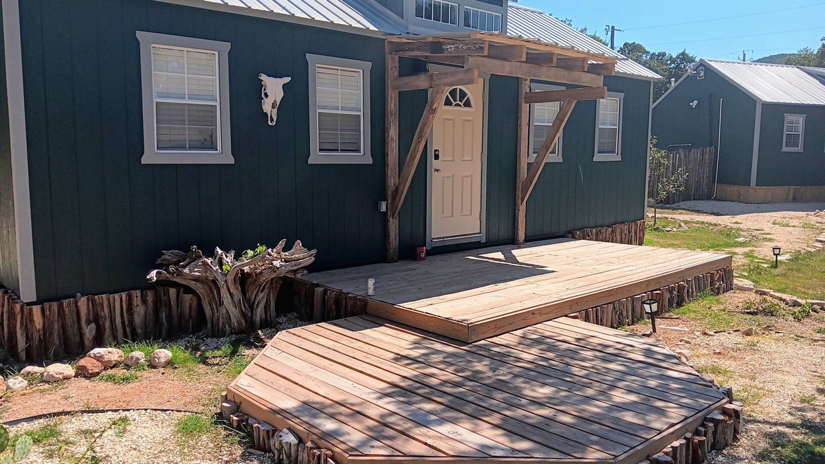 Real County Cabin | One bedroom cabin with an extra loft sleeping space minutes from the Frio River!
