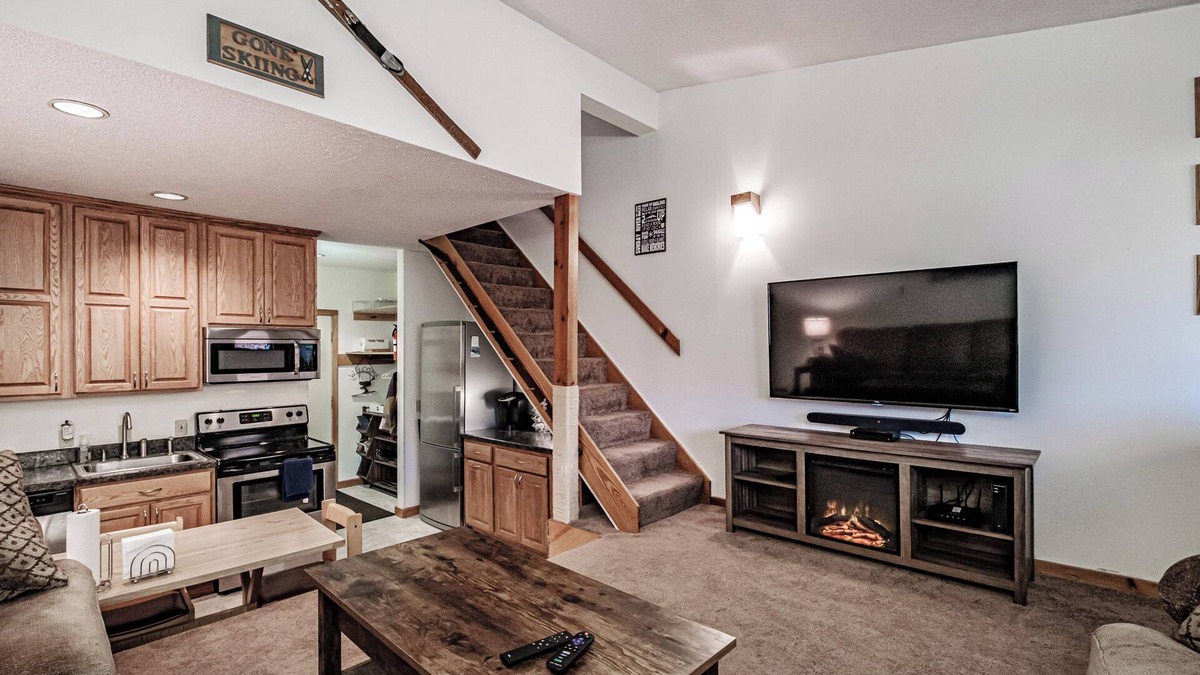 Sunday River Area Condo | One bedroom Cascades C-7, sleeping 6, fireplace!