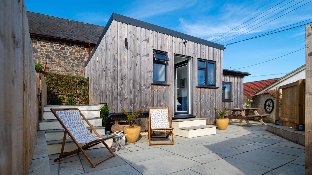 North Buckland Cabin | One bedroom, couple and pet friendly holiday cabin within easy reach of North Devon beaches