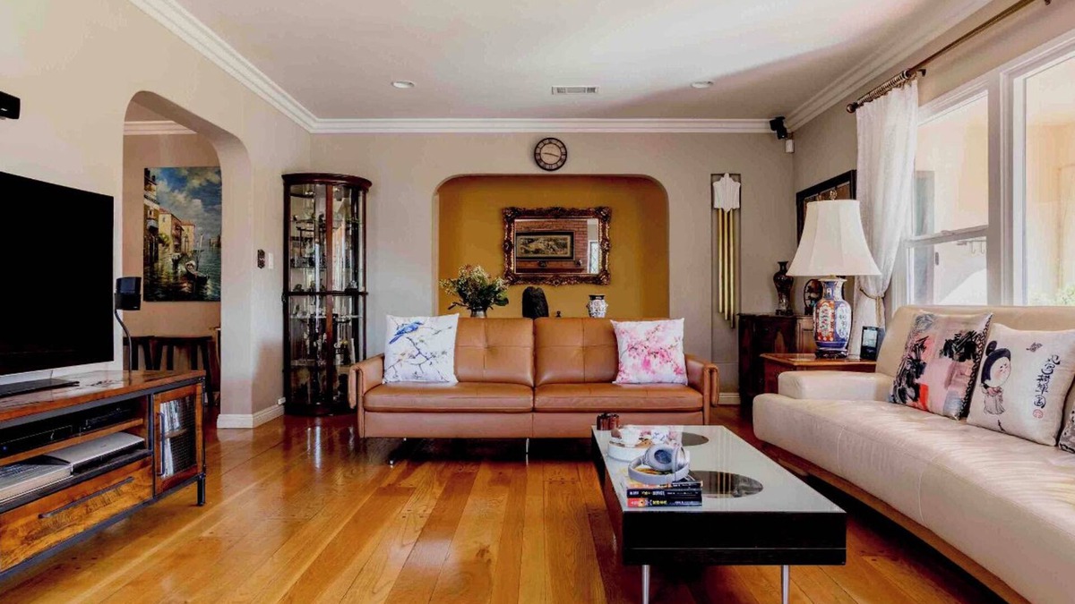 Monrovia House | One Bedroom En Suite inside the House Shared with Hosts