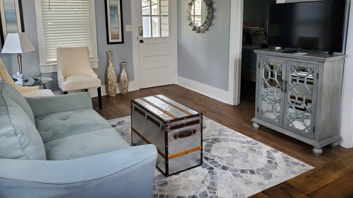 Downtown Dunedin Apartment | One bedroom getaway adjacent to Main Street and all the fun in downtown Dunedin!