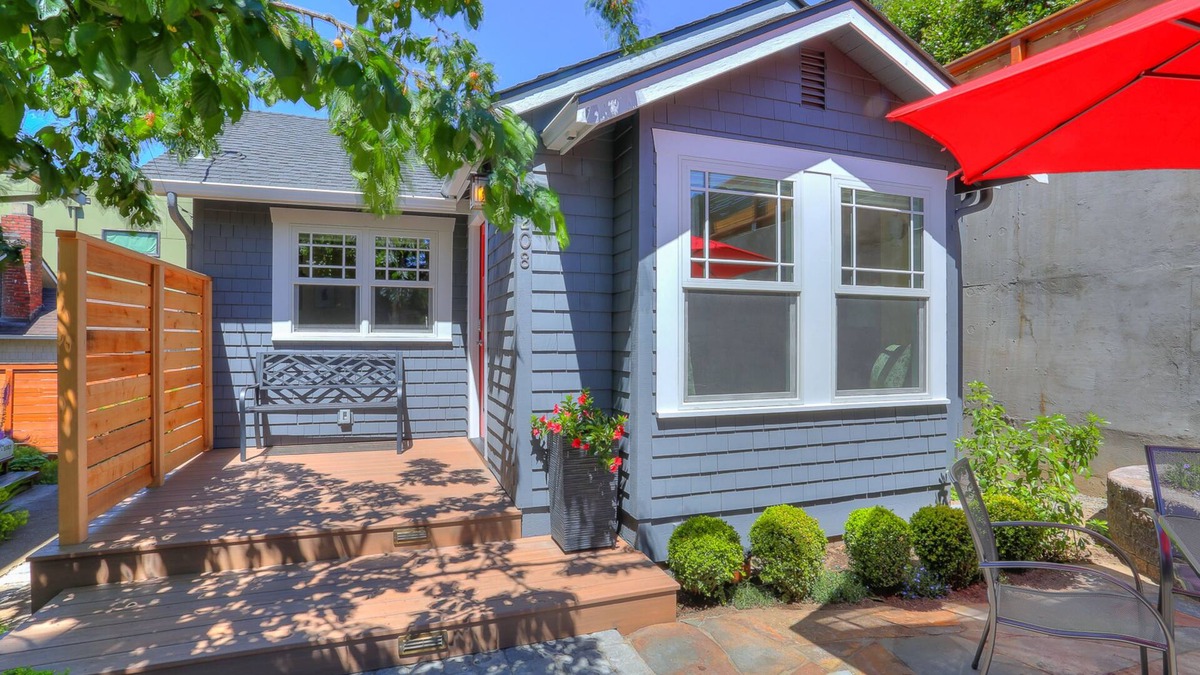 Phinney Ridge House | One-bedroom House and Patio all to yourself in a Great Location