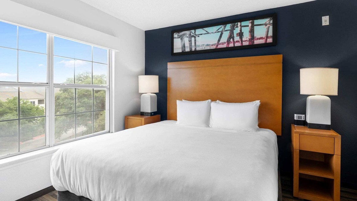 Gateway Apartment | One Bedroom King Suite - Domain Area with a Pool