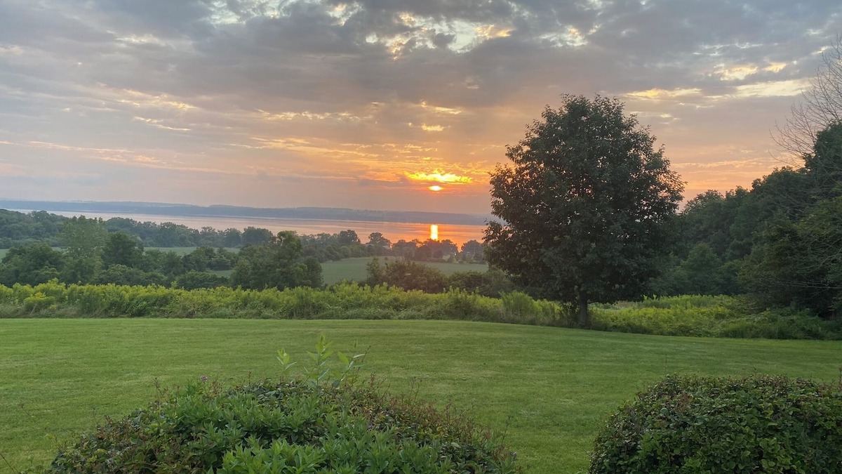 Geneva House | One Bedroom Loft with View of Seneca Lake