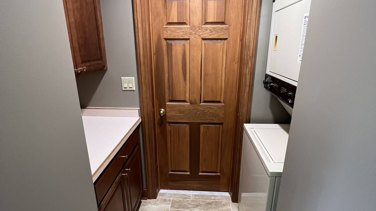 Dayton House | One Bedroom Master Suite In the Heart of Kettering