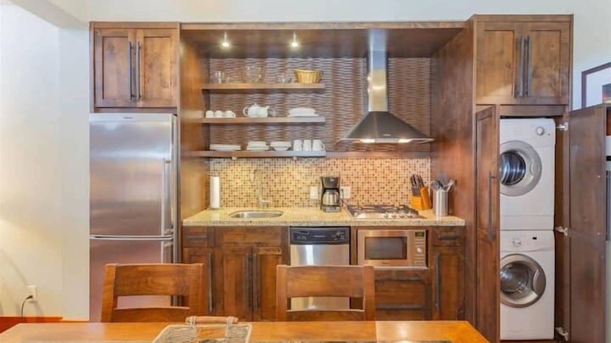 Mayne Island House | One Bedroom Oceanfront Villa - Mayne Island Resort