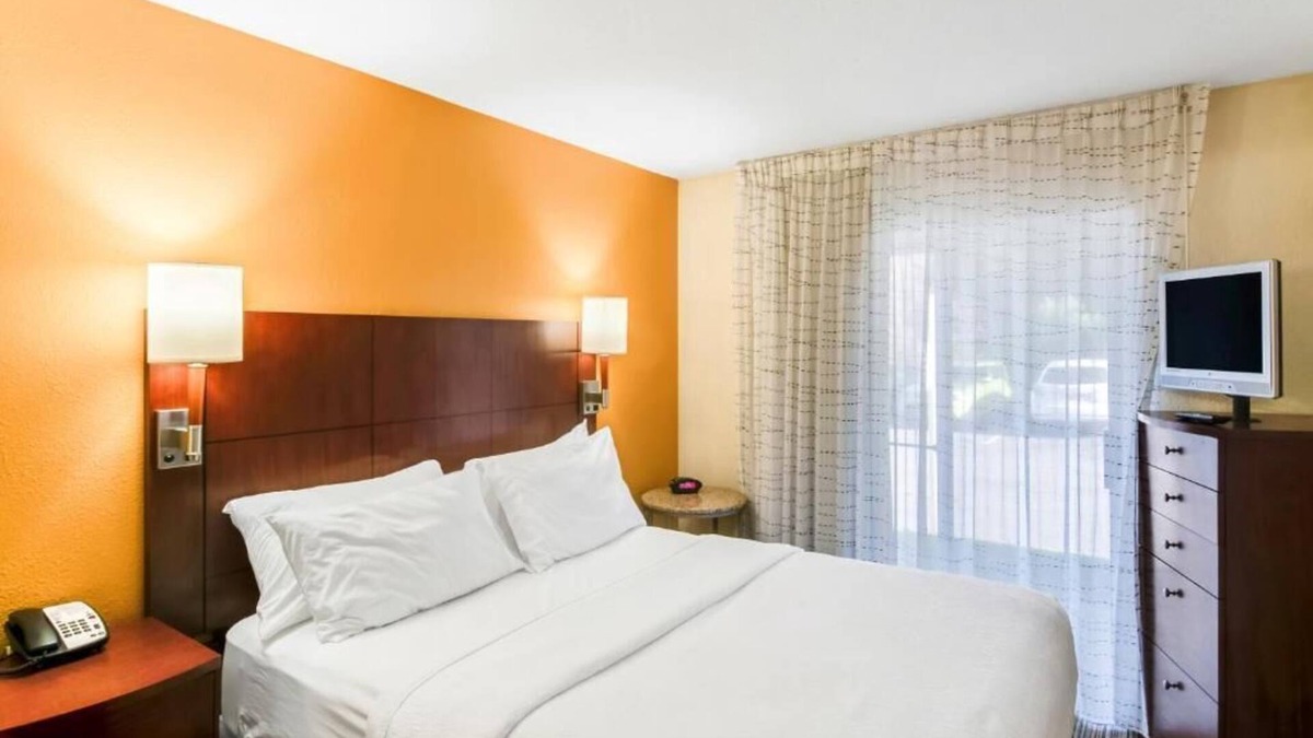 Westborough Hotel | One Bedroom Queen Suite with sofa bed and fully equipped kitchen