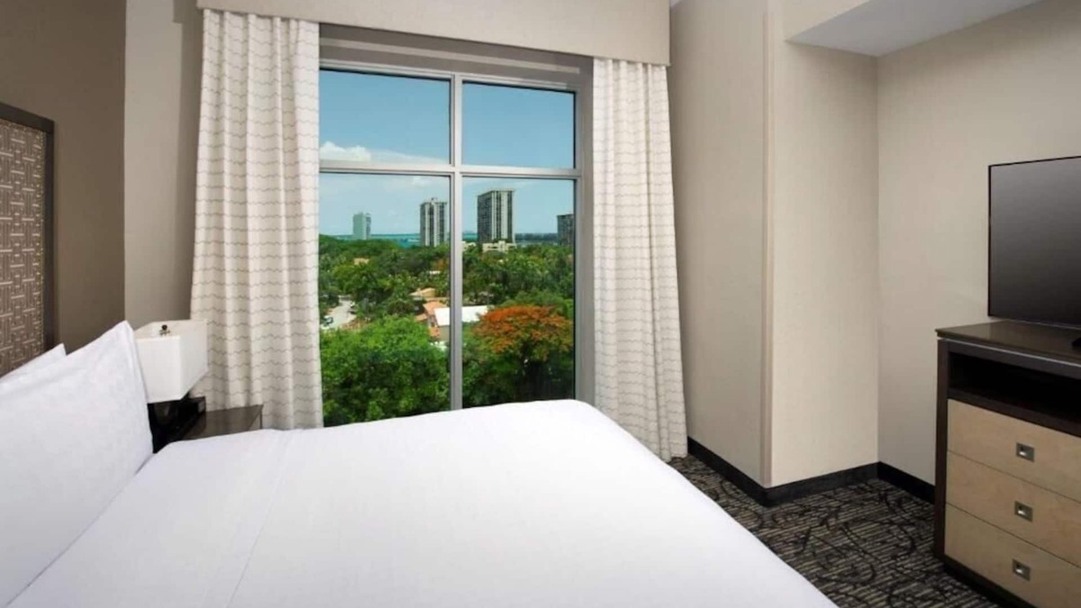 The Roads Apartment | One Bedroom Suite Near Herbs By Betty MIA