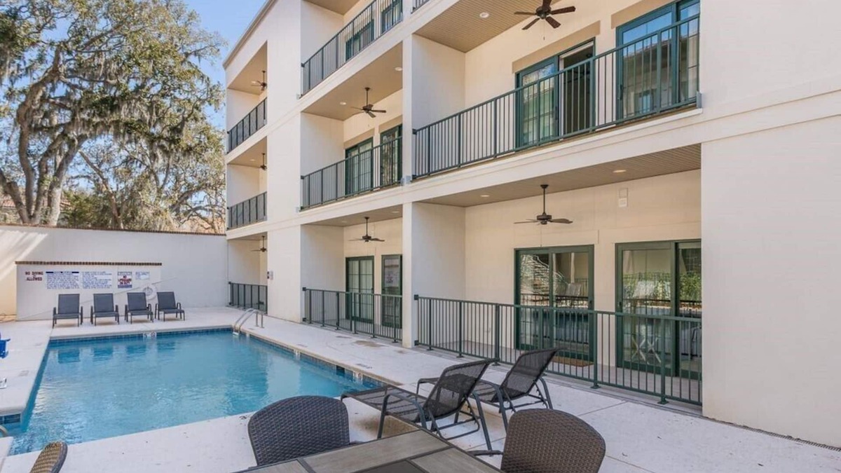 King City Condo | One bedroom condo w/pool in the SSI Village area Unit 2206