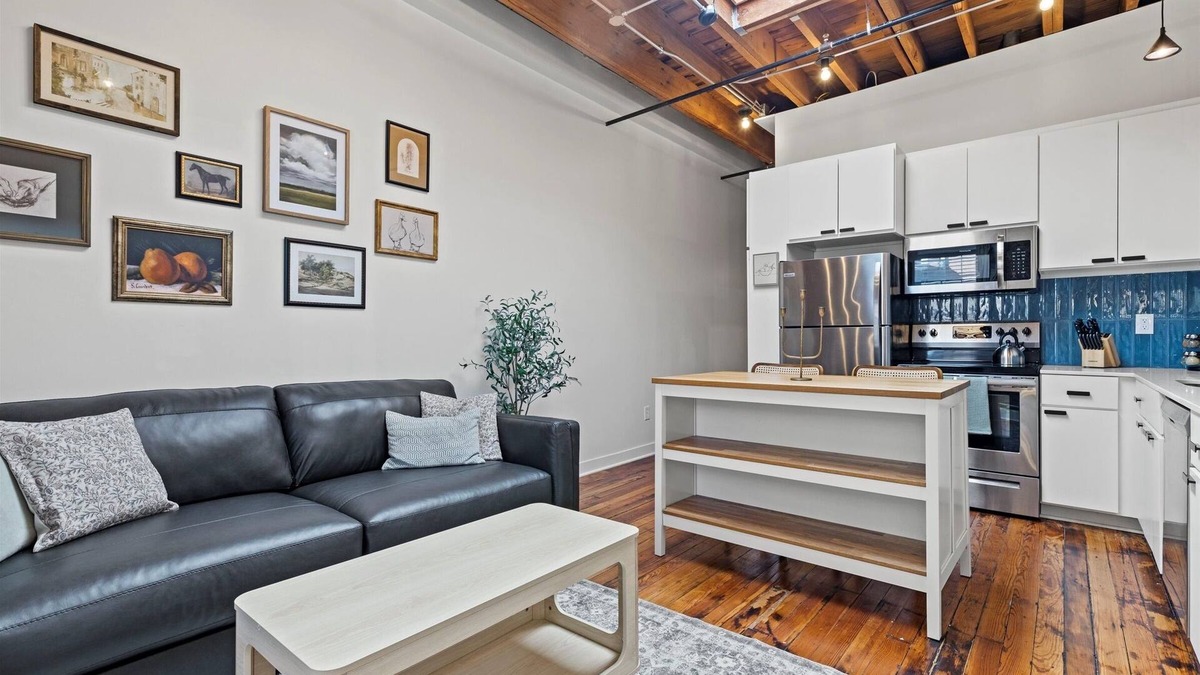 Crossroads Arts District Condo | One Bedroom walkable to Tmobile/P&L!
