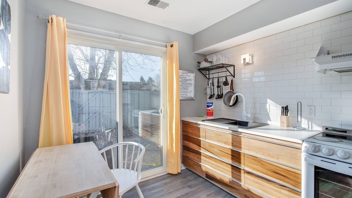 Kokomo Condo | One bedroom West side Updated condo