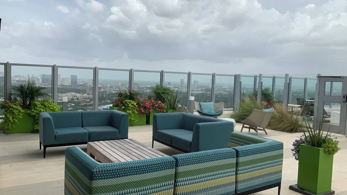 Southgate Apartment | One bedroom with a Study apartment - Medical Center Houston, TX - Rooftop Pool
