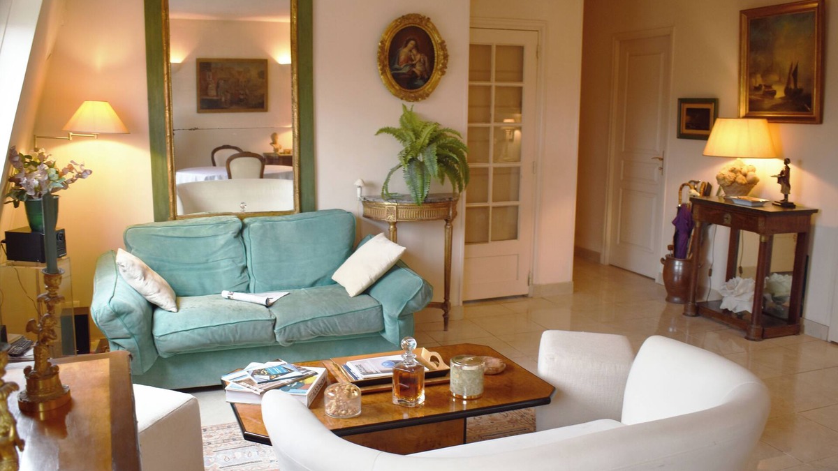 Chaillot Apartment | One Bedroom With Eiffel Tower View