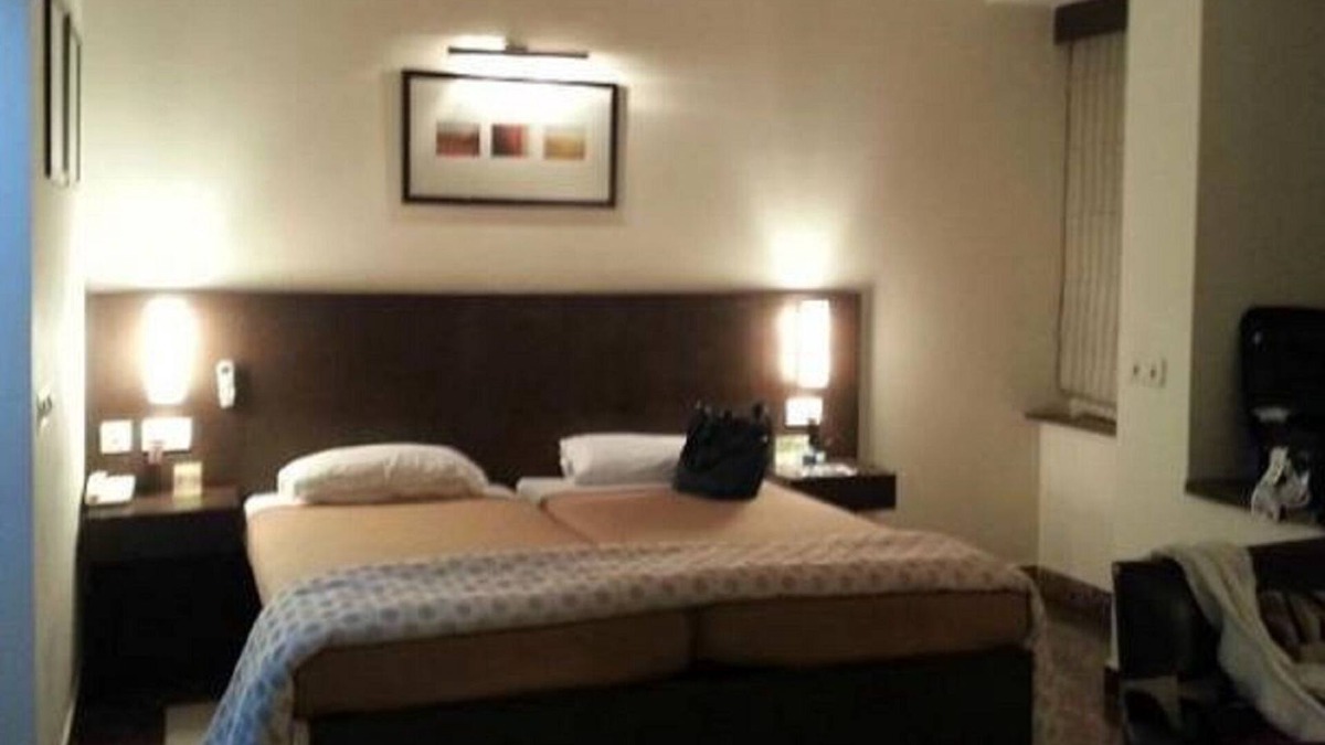Indirapuram Apartment | One Bedroom with Private Bathroom, Living room and Kitchen Studio Appartment