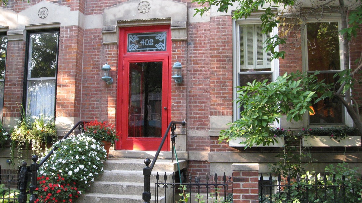 Mid-North District Apartment | One block from Lincoln Park and the zoo